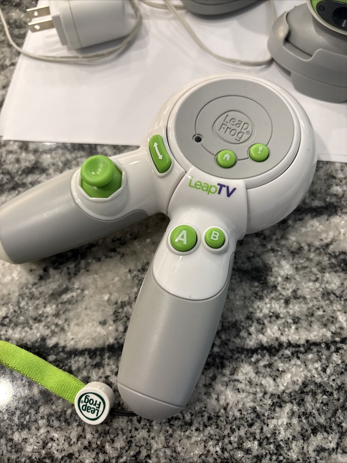 Leap Frog LeapTV Educational Video Gaming Console w/ Camera 6 Games Remotes