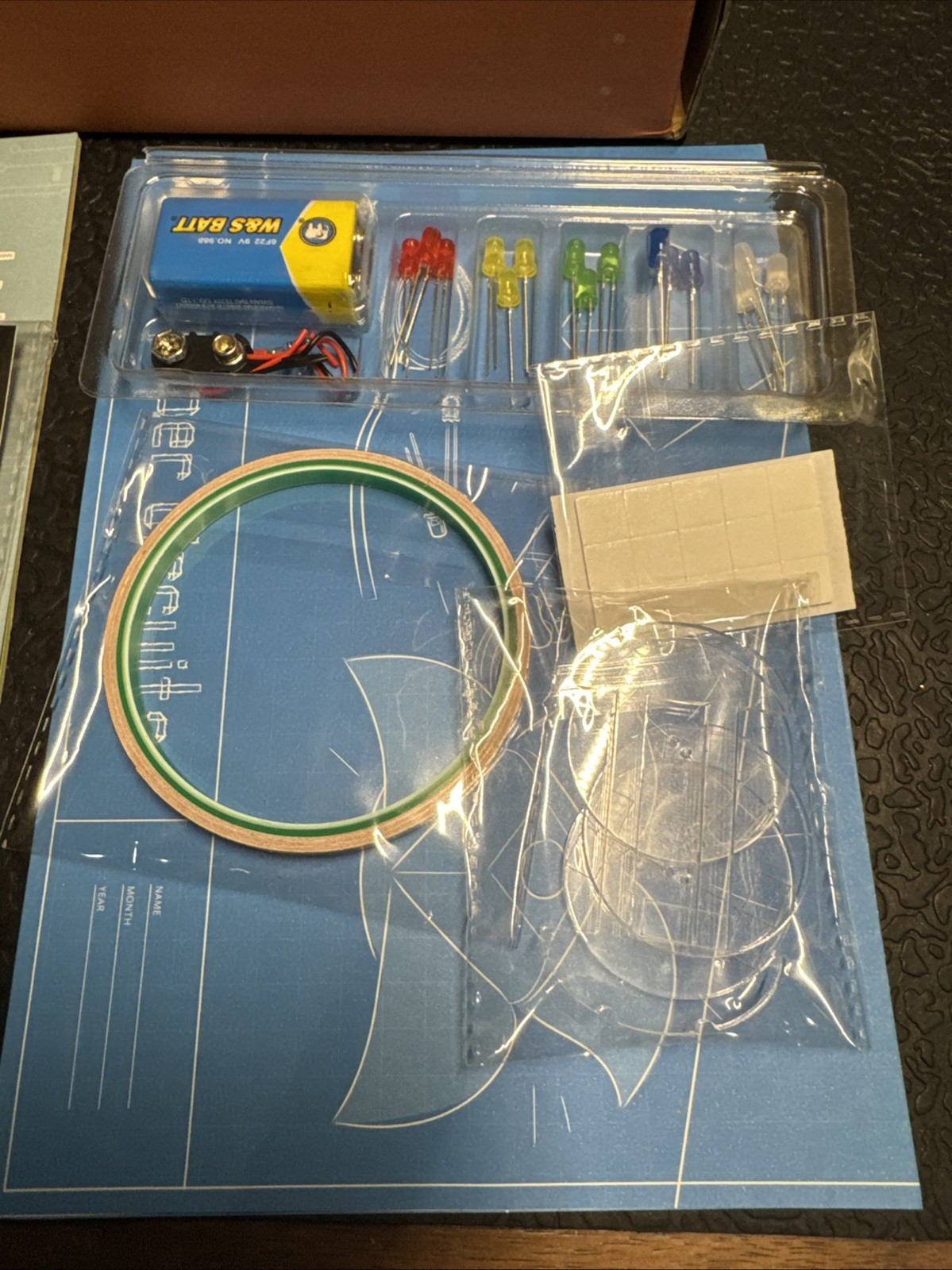1 New STEM Kiwi Co. Tinker Crate PAPER CIRCUITS A HANDS ON SCIENCE EXPERIENCE