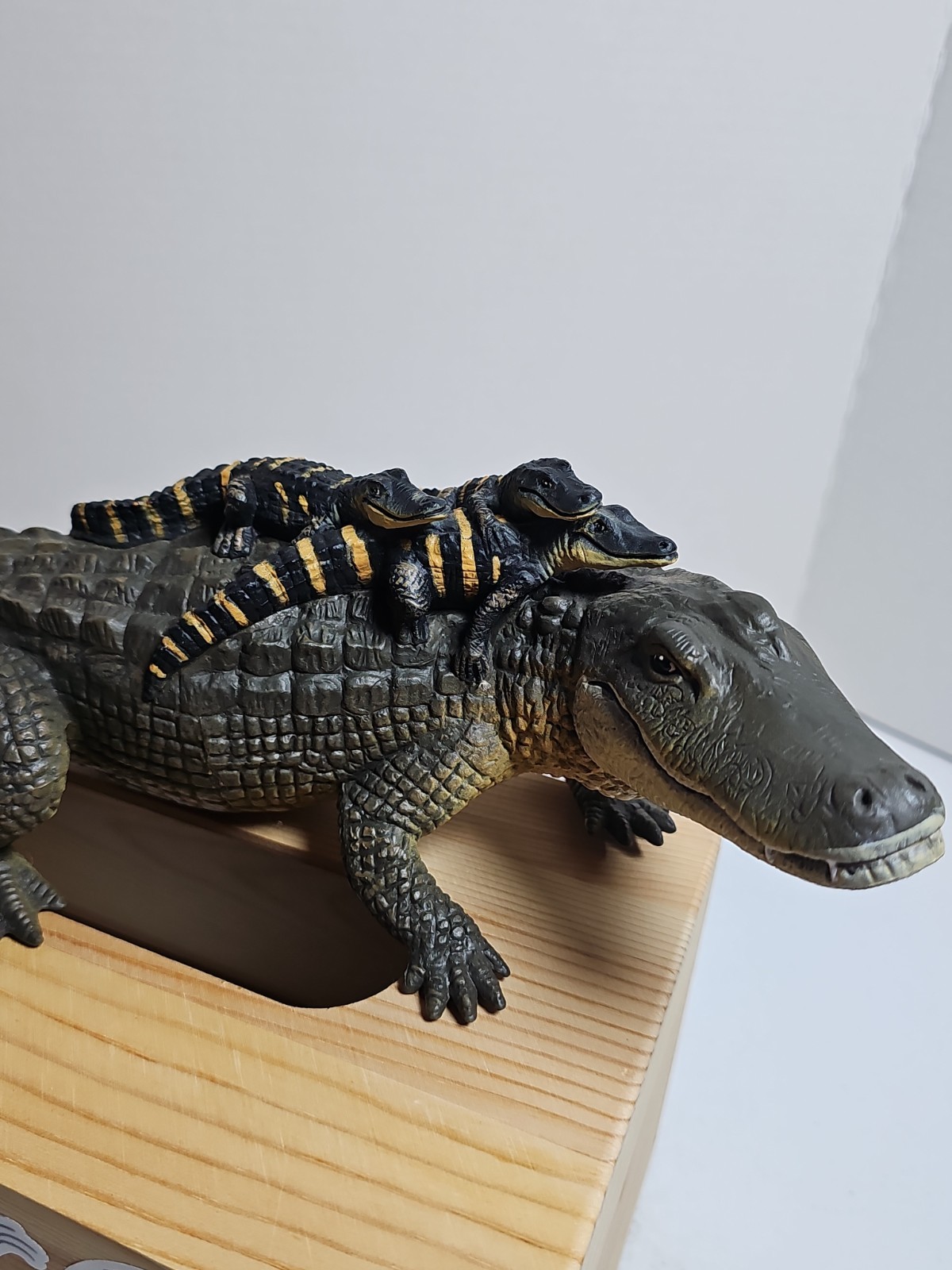 Safari Ltd Incredible Creatures Alligator With Babies