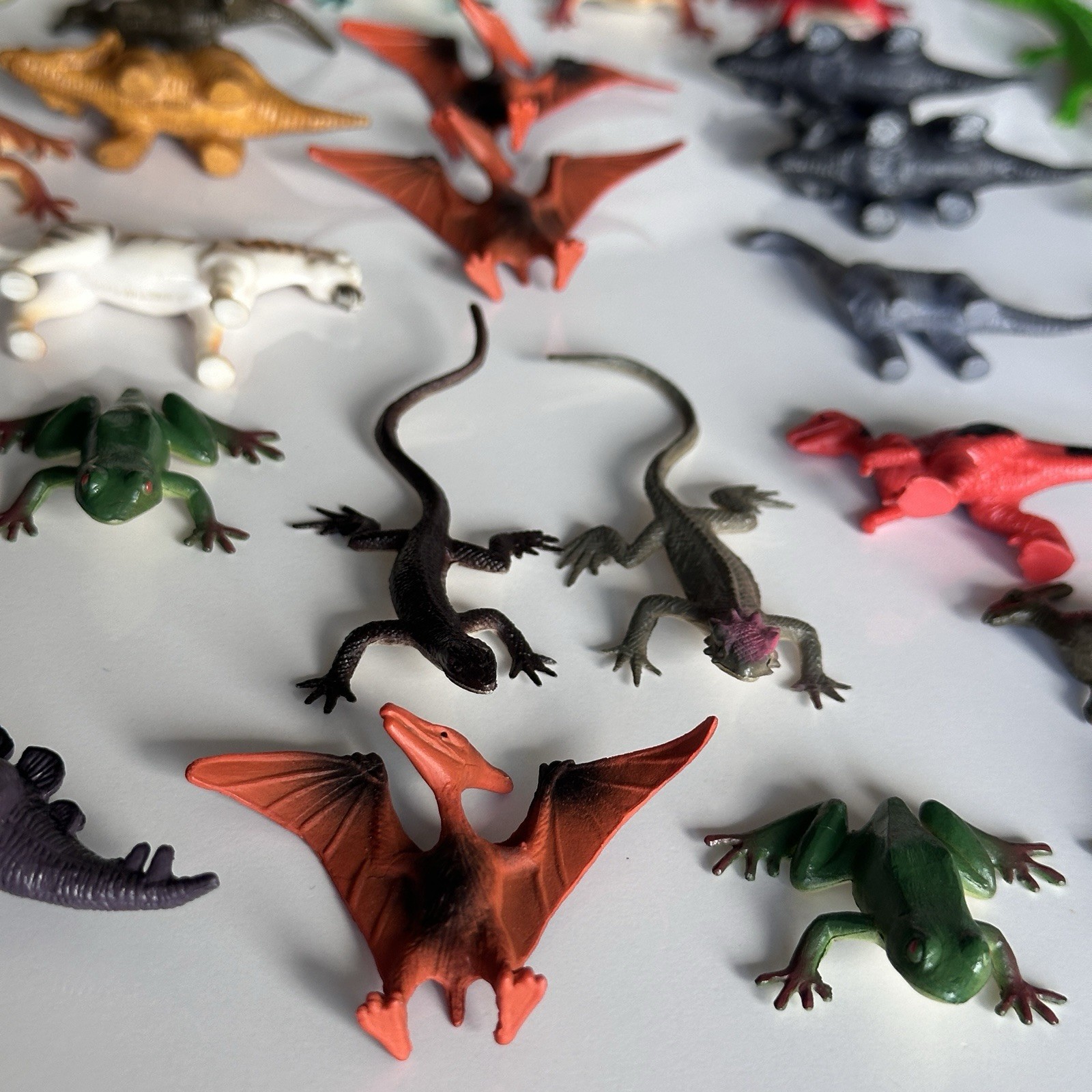 46pc Mini Plastic Dinosaur Animal Toy Lot Figures Reptiles Sharks Frogs