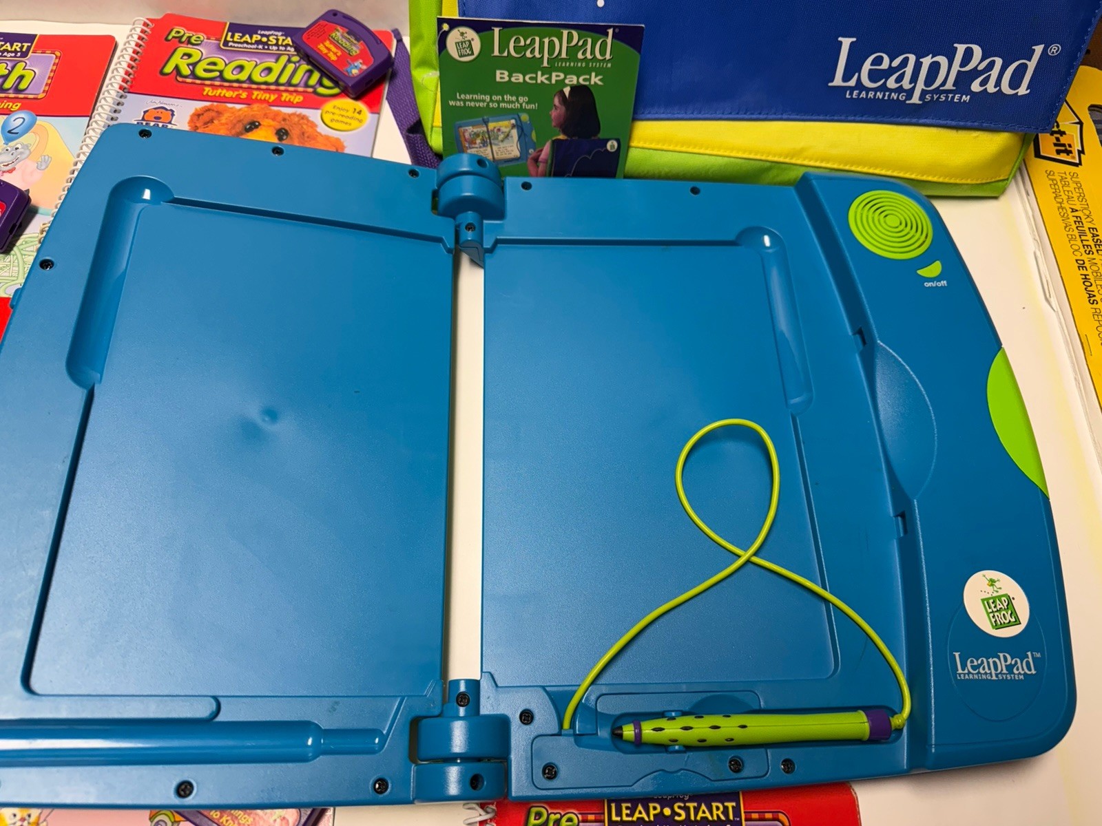 2001 LEAP FROG LEAP PAD LEARNING SYSTEM 7 BOOKS & 6 GAMES & BACKPACK