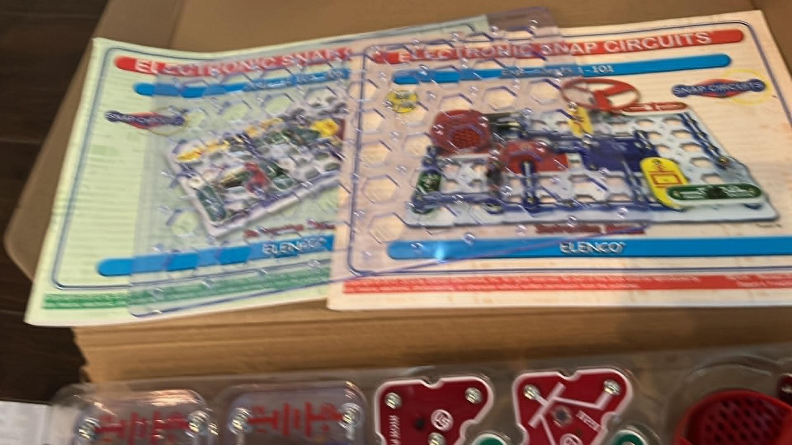 HUGE mixed LOT Elenco Electronic Snap Circuits Parts Manuals STEM kit