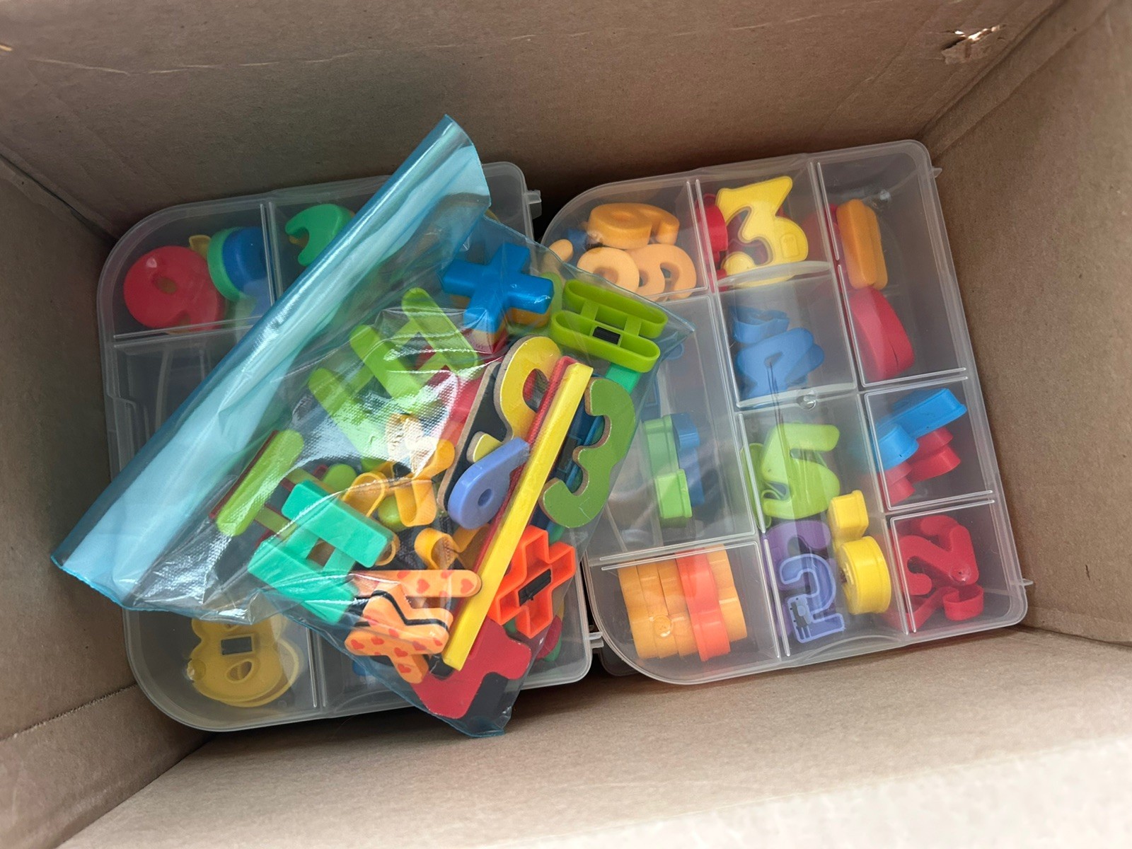 Plastic Numbers Magnetic LOT with storage cases for math groups