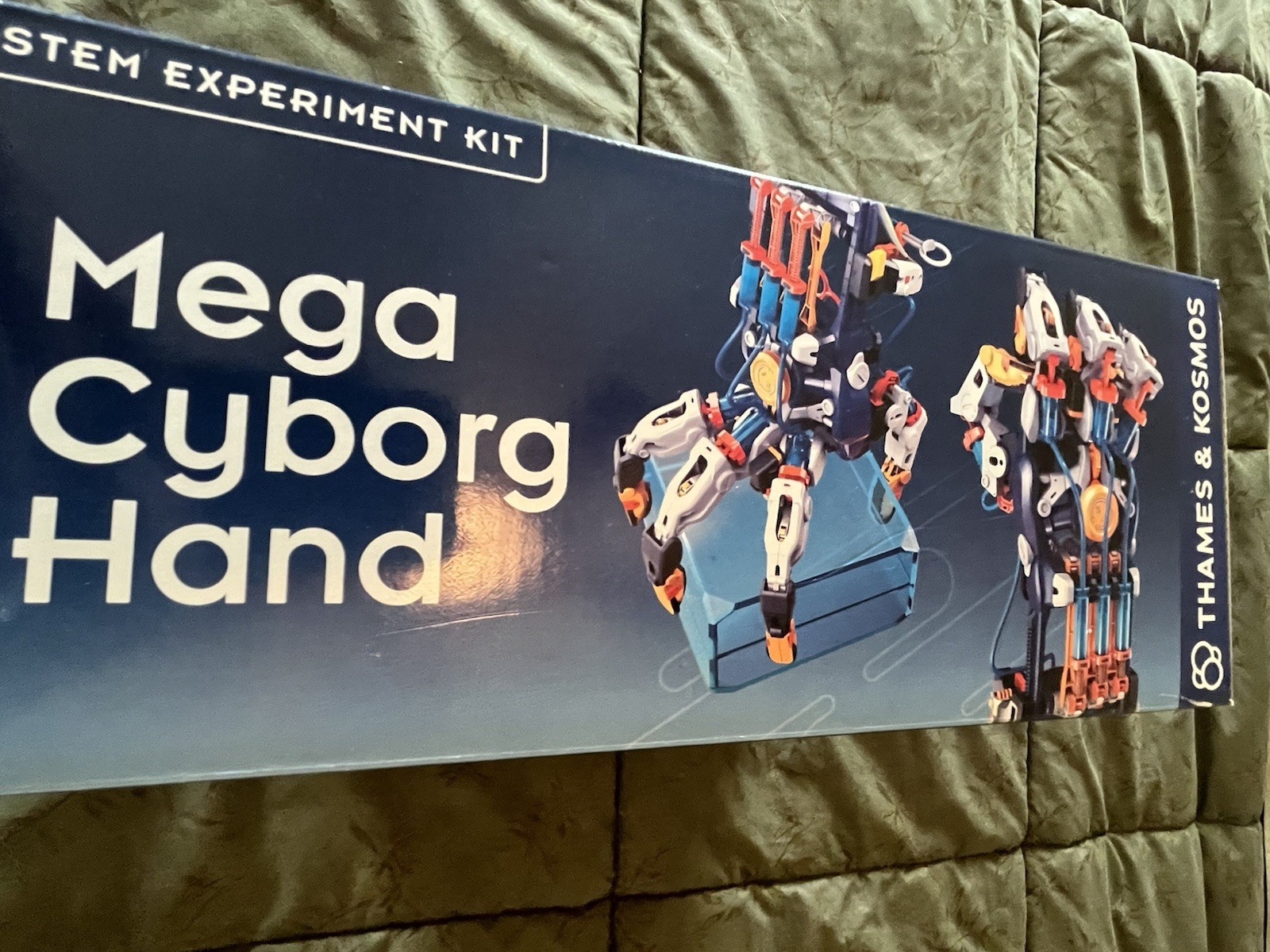 Thames & Kosmos Mega Cyborg Hand STEM Experiment Kit – Build a Hydraulic Hand