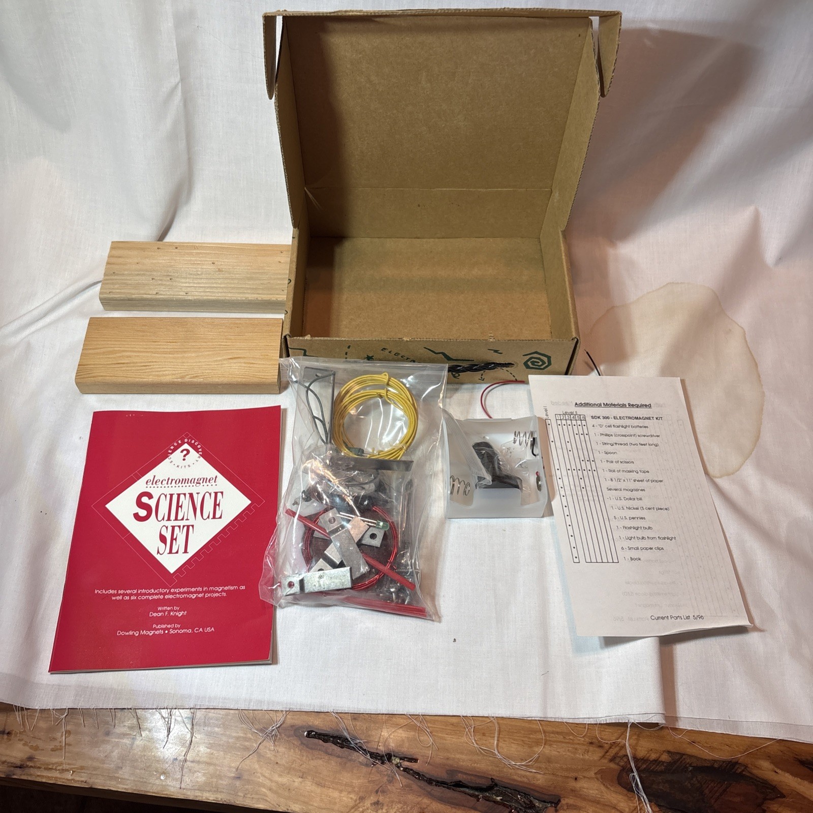 Dowling Magnets SCIENCE DISCOVERY KIT Electrical Catapult, Doorbell, chime, MORE