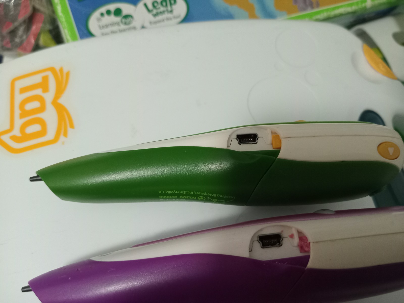 LeapFrog Tag Reading System Bundle- 2 Pens-Case- 4 Books – Map-cables-car Charge