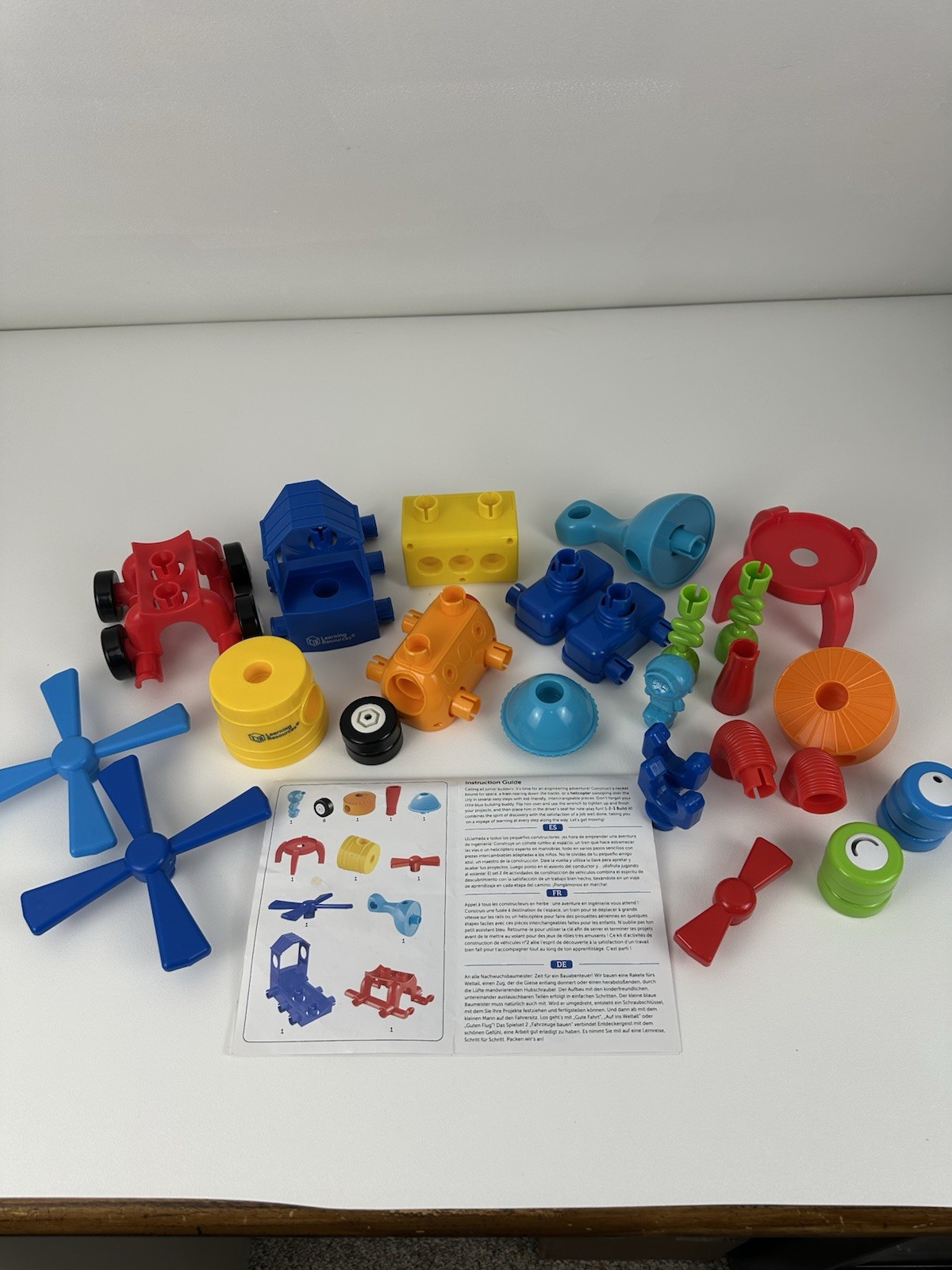 1-2-3 Build It! Rocket-Train-Helicopter Creative Thinking Plus Extra Pieces