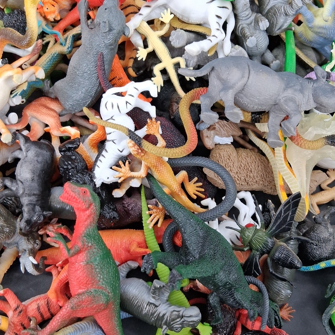 Vintage 236pc Lot Plastic Rubber Wild Animals Dinos Reptiles Bugs Safari & More
