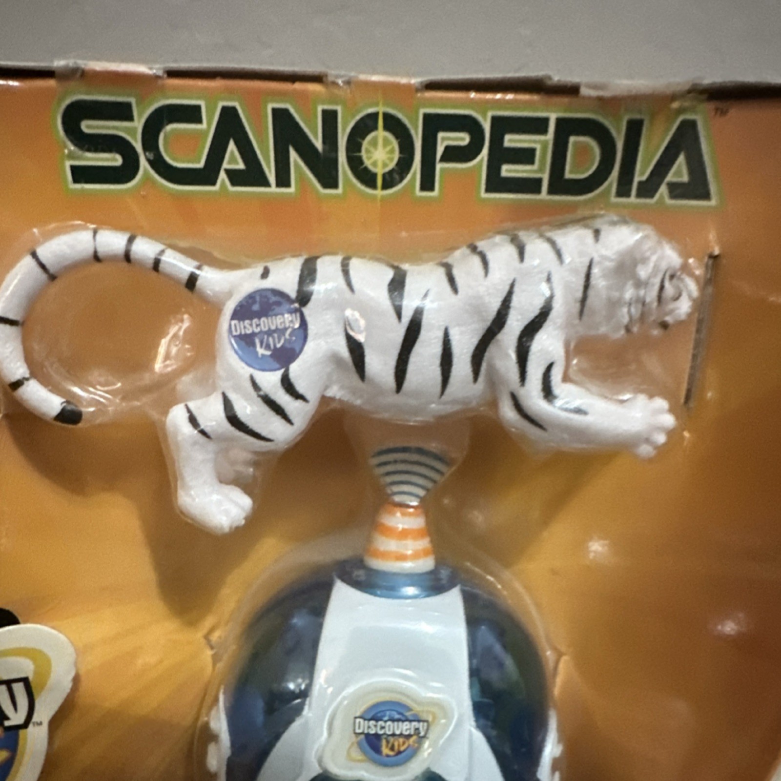 Discovery Kids Scanopedia Electronic Talking Animal Encyclopedia Learning System