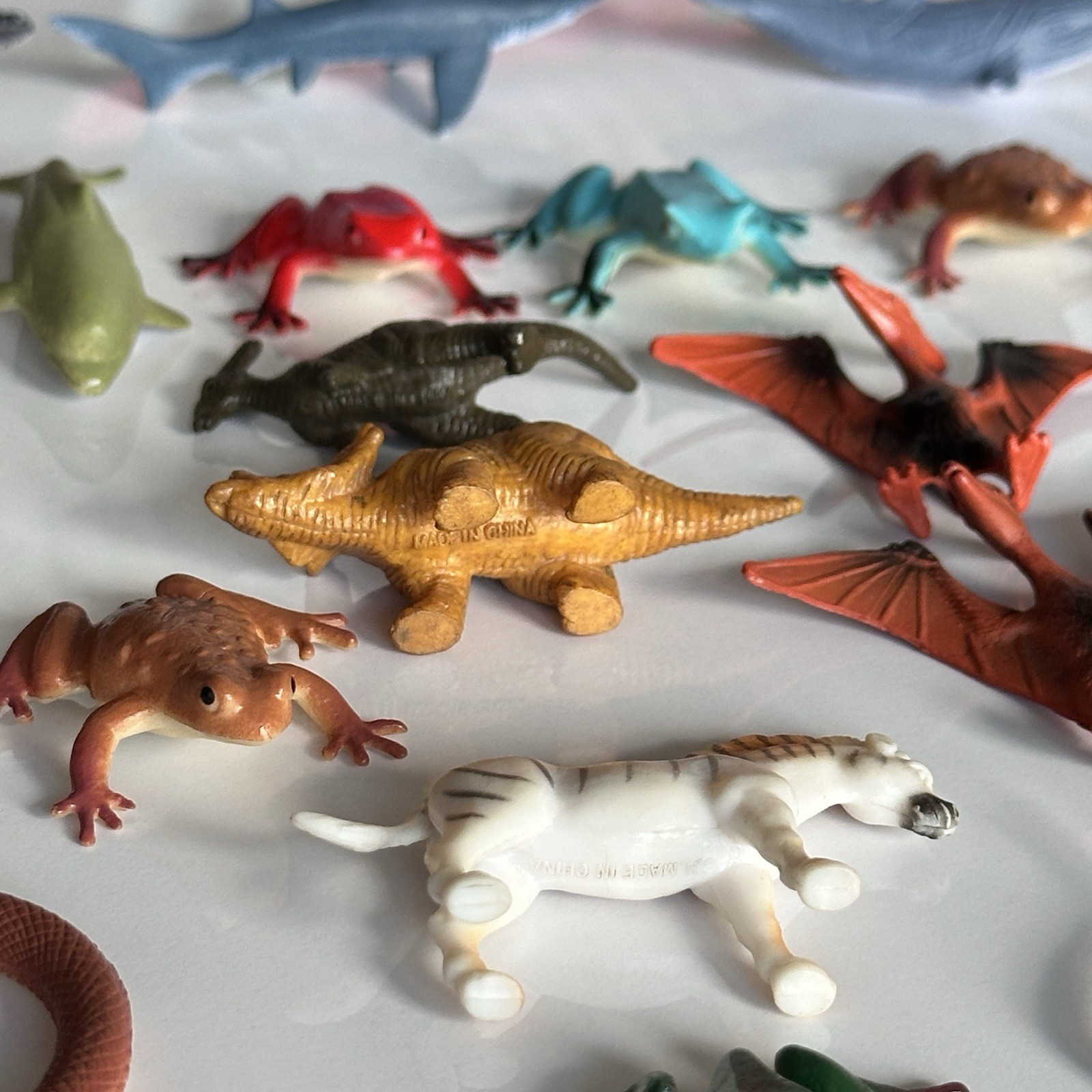 46pc Mini Plastic Dinosaur Animal Toy Lot Figures Reptiles Sharks Frogs