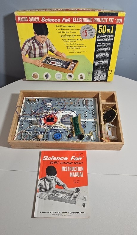 1967 Radio Shack Science Fair Electronic Project Kit #201 – Untested-incomple