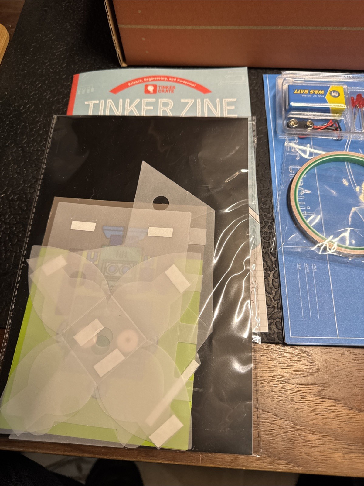 1 New STEM Kiwi Co. Tinker Crate PAPER CIRCUITS A HANDS ON SCIENCE EXPERIENCE