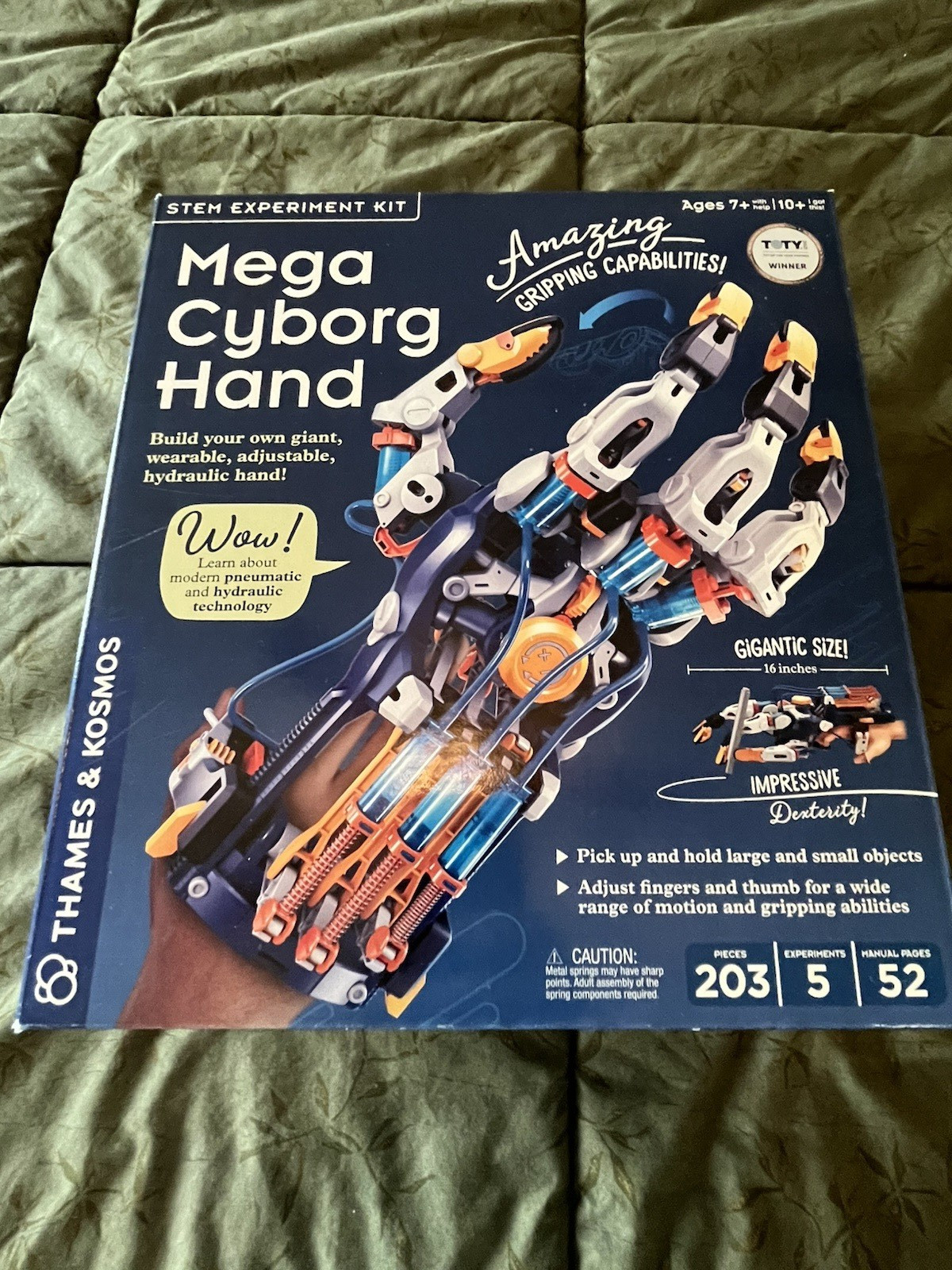 Thames & Kosmos Mega Cyborg Hand STEM Experiment Kit – Build a Hydraulic Hand