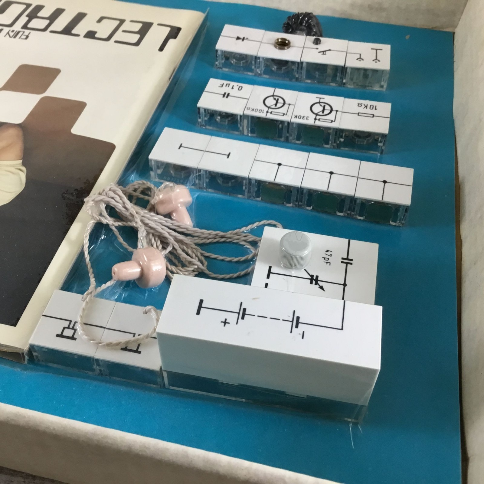 Vintage Lectrolab Fun With Electronics Science Kit 65 Experiments O-I Toledo, OH