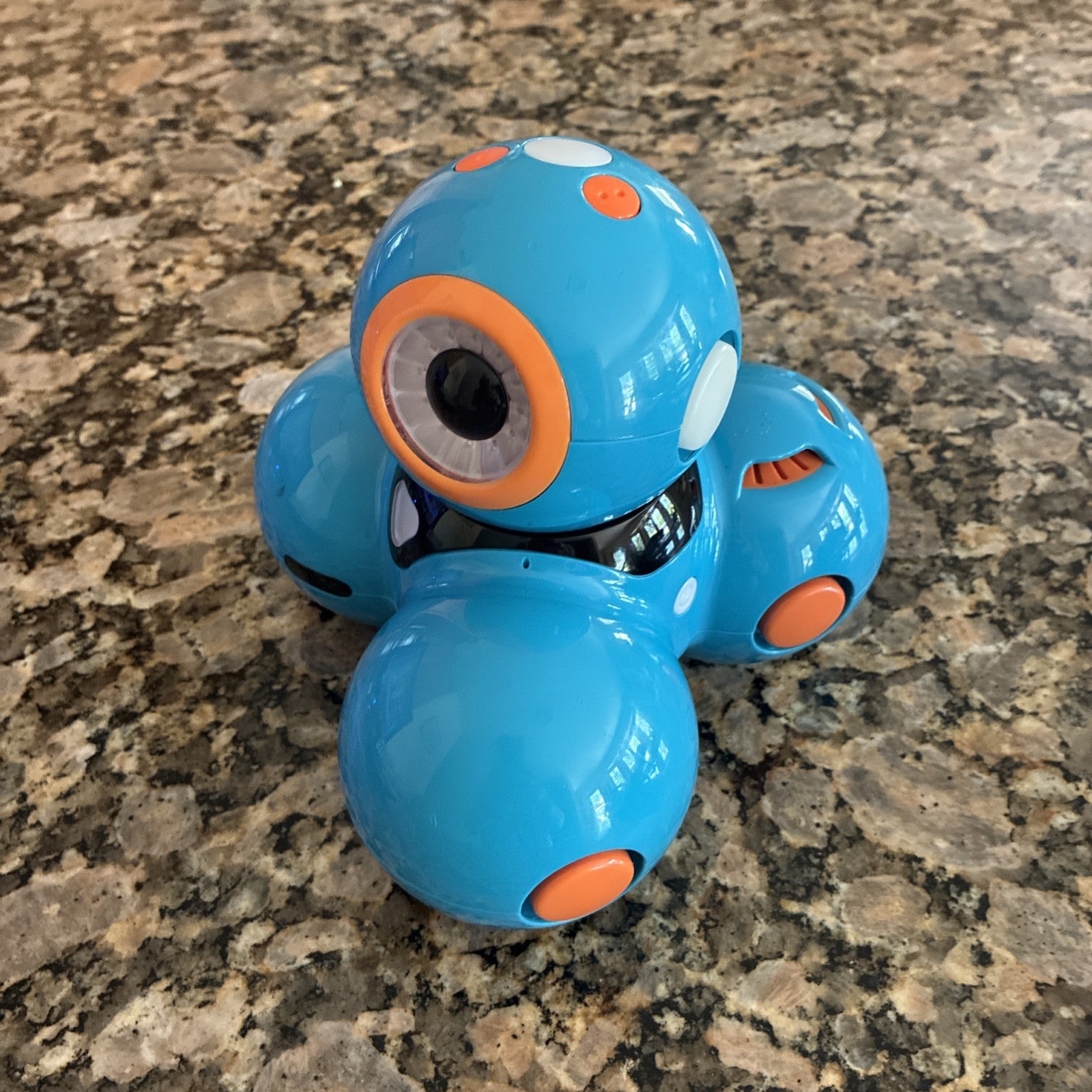 Wonder Workshop DA01 Dash Robot – Blue- Your Interactive Robotic Companion