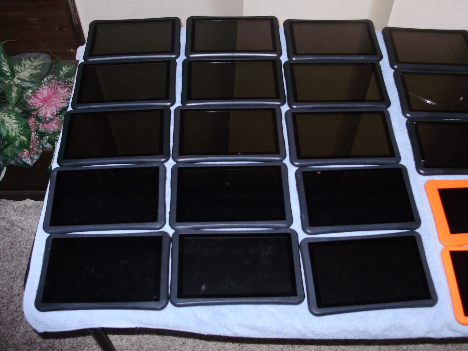 177ea- PLAYAWAY/ LaunchPad Childrens Pre Loaded Educational/Learning Tablets
