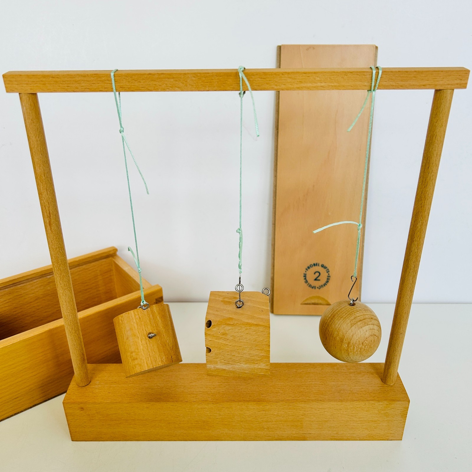 Froebel Gifts 2 Eunmel Spielgabe Hanging Block Educational Toy in Wood Box Swiss