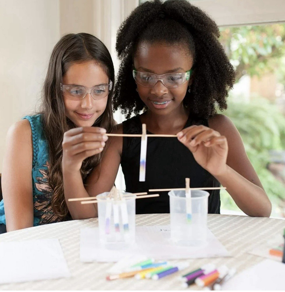 Yellow Scope Girls Science Kit – Art & Science Of Color – Paper Chromatography