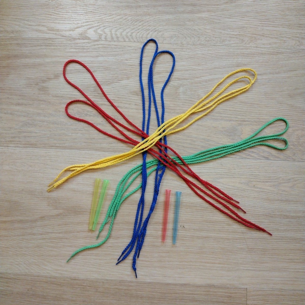 Quercetti Filo String Lacing Art Project Toy Game Made in Italy 2017 Complete