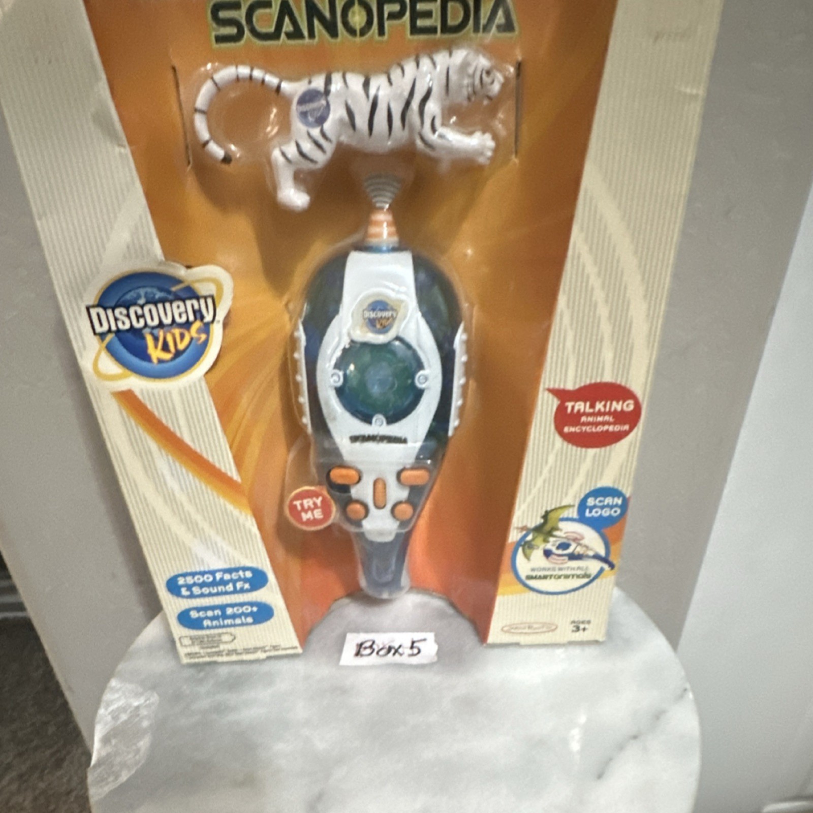 Discovery Kids Scanopedia Electronic Talking Animal Encyclopedia Learning System
