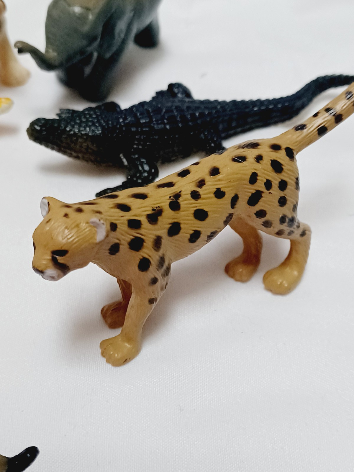 K&M Safari animals Small Pretend Play Wildlife Lot Of 10 Tiger Zebra Giraffe Etc