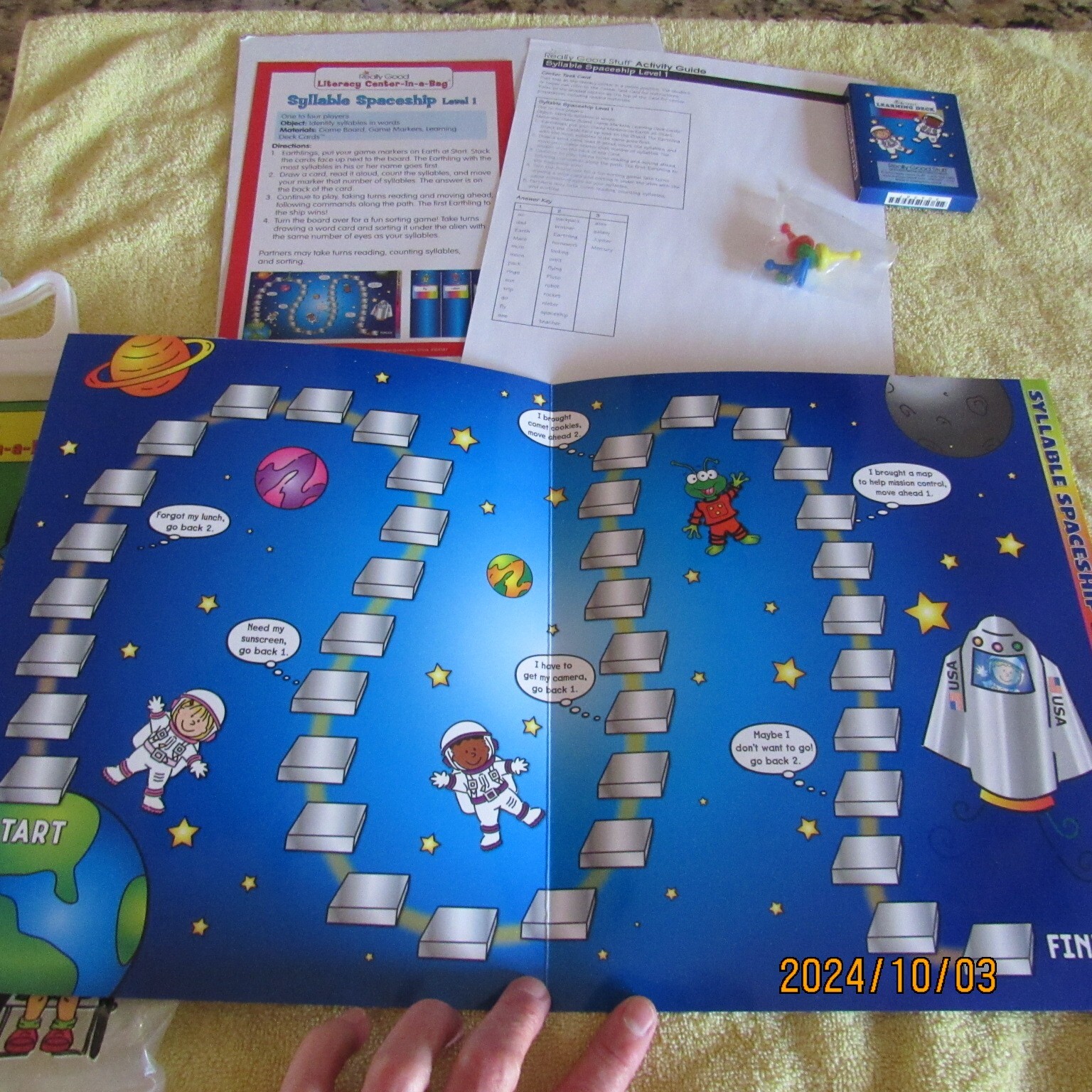 Really Good Stuff-Literacy Center in Bag-Syllable Spaceship-Level 1-2010-Game