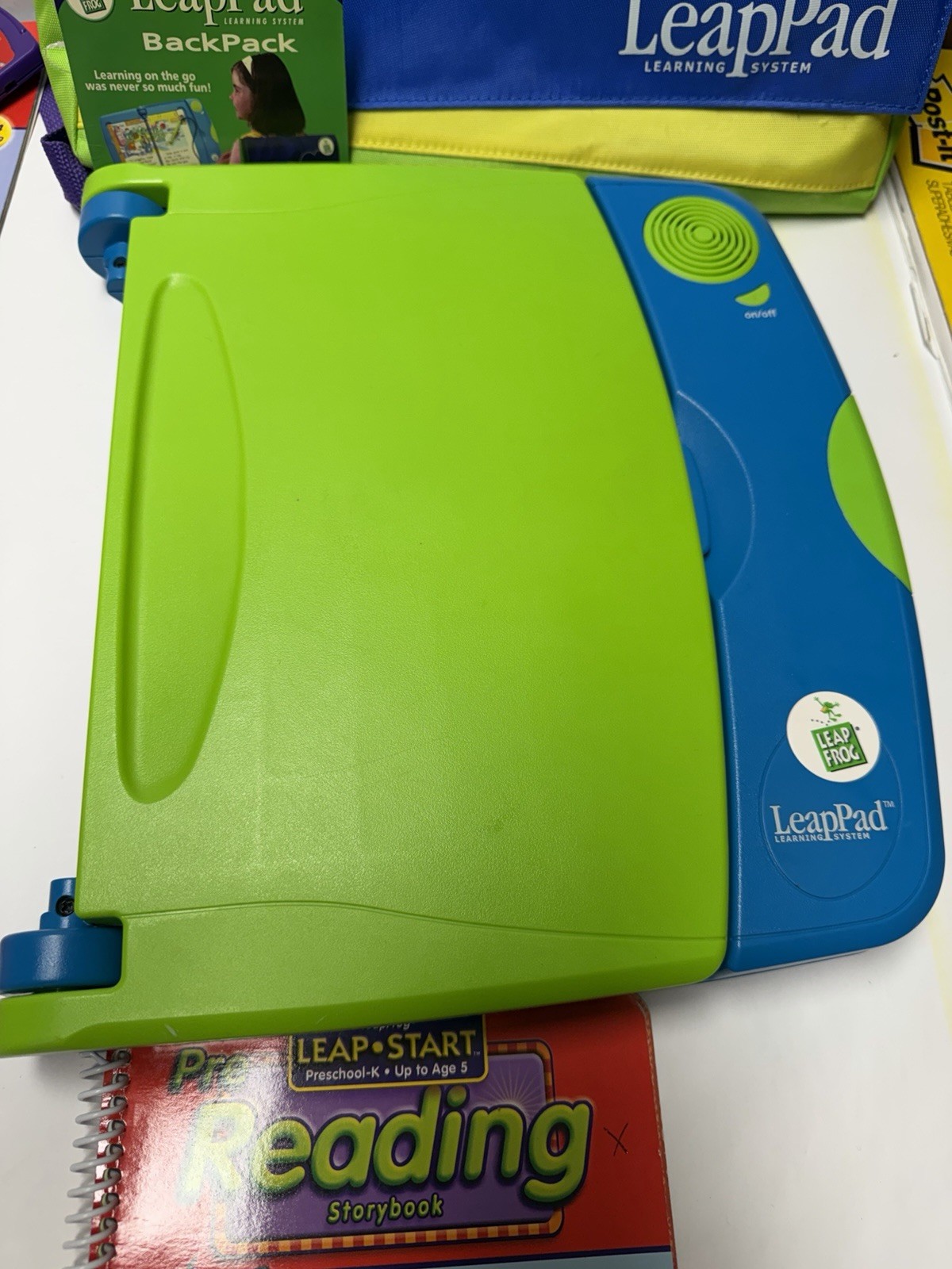 2001 LEAP FROG LEAP PAD LEARNING SYSTEM 7 BOOKS & 6 GAMES & BACKPACK