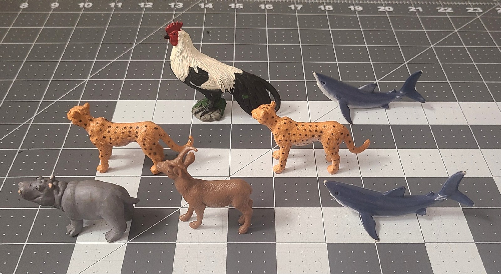 Lot Of 34 Wildlife Toys Figures Animals Sealife Reptiles Birds Dinosaurs READ