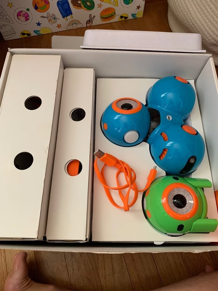 Wonder Workshop Dash and Dot Robots Wonder Pack Special Edition