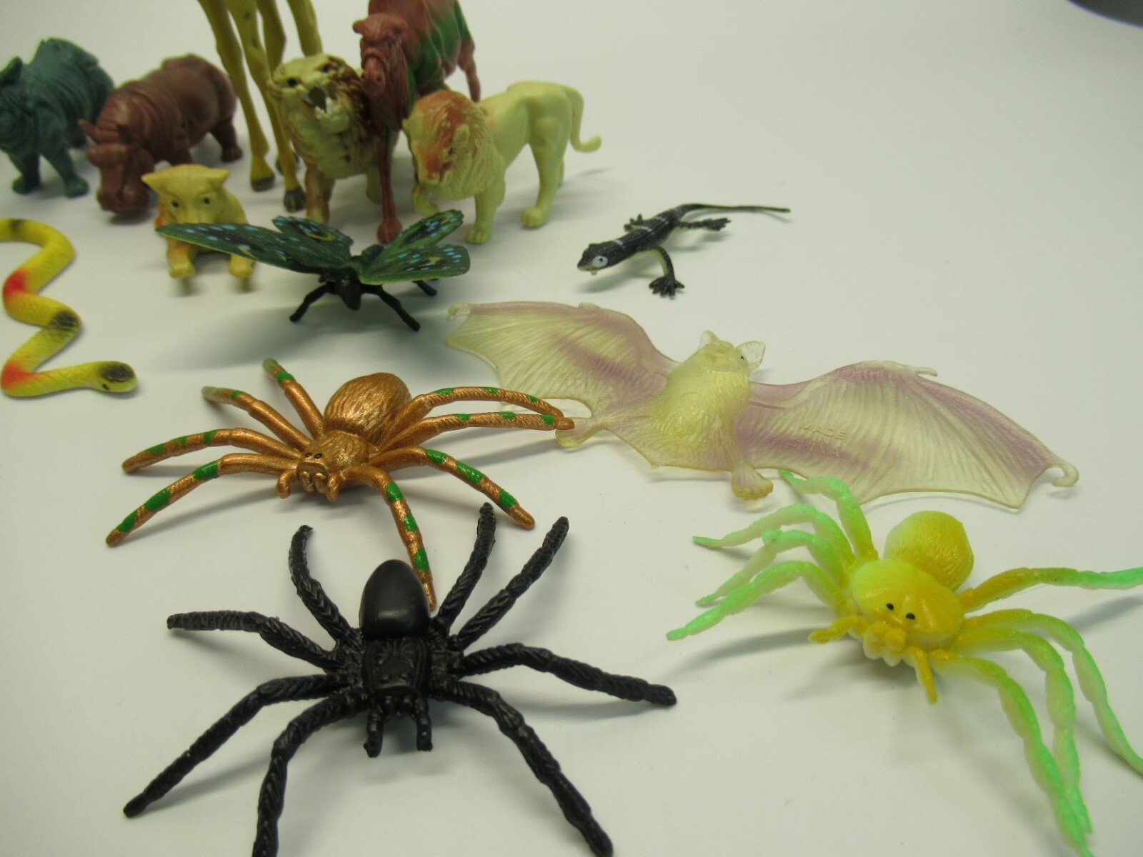 Plastic Molded Miniature Wild Safari Animals Lot of 34 Dinosaurs Spiders Snakes