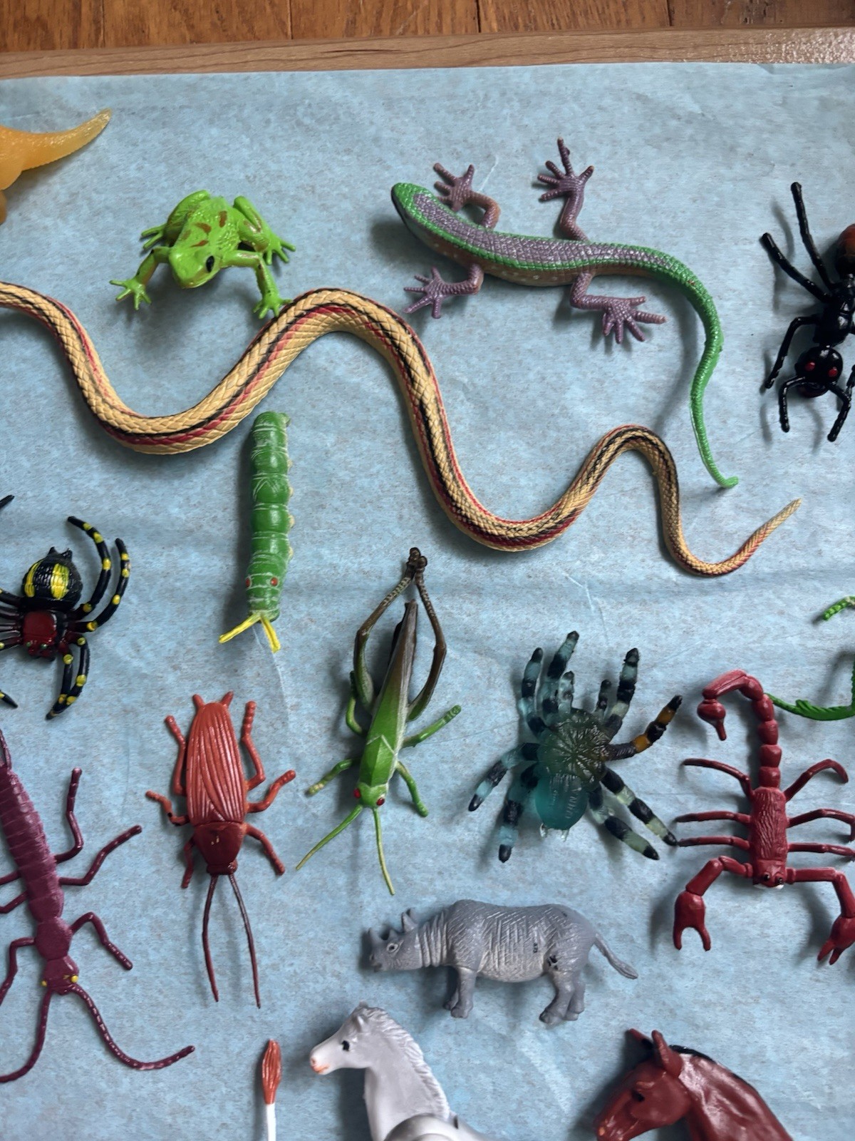 Bulk Lot of 36 Plastic Toy Animals & Bugs – Frogs, Snakes, Lizards, Insects