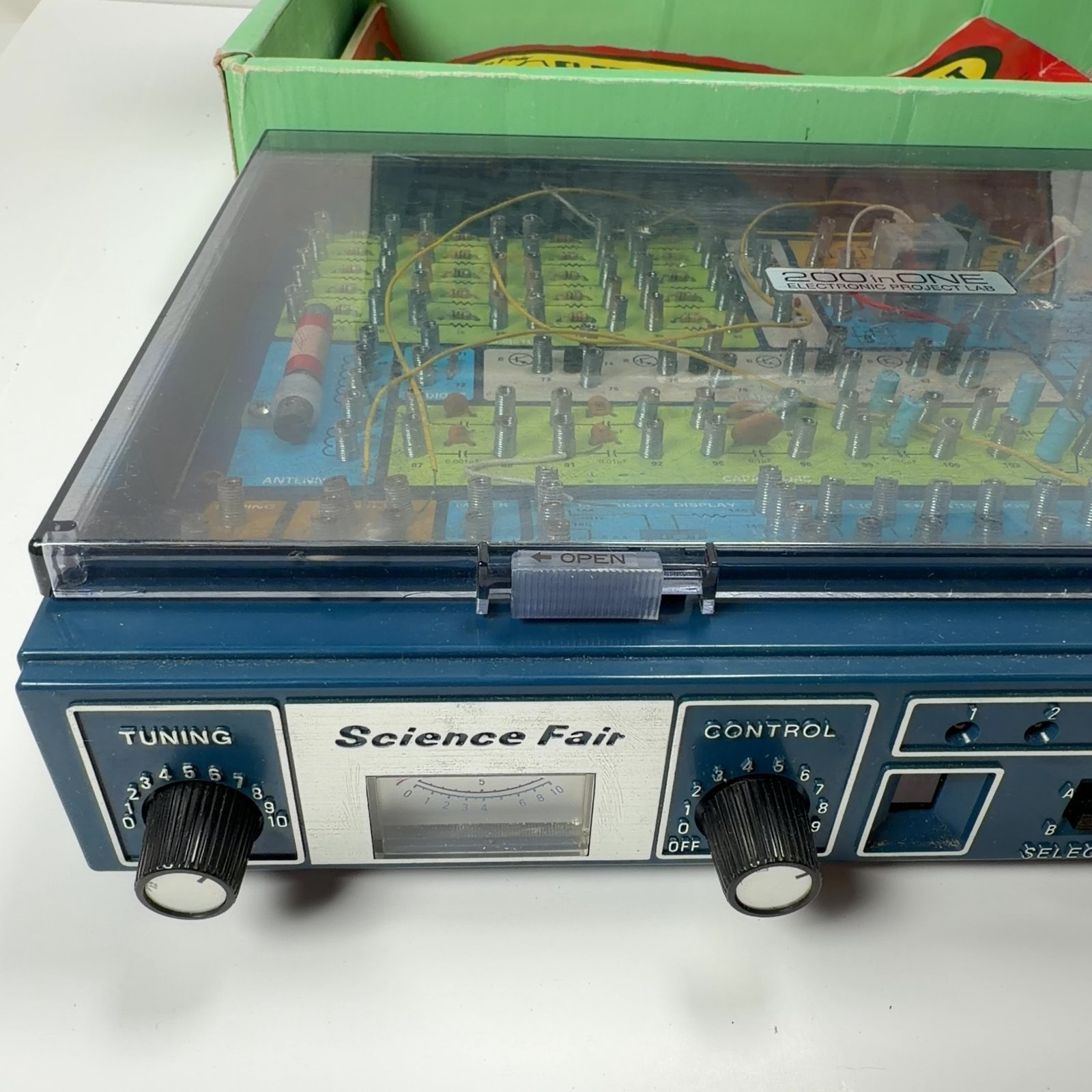 Science Fair 200 in One Electronic Project Lab Kit Vintage Educational Toy
