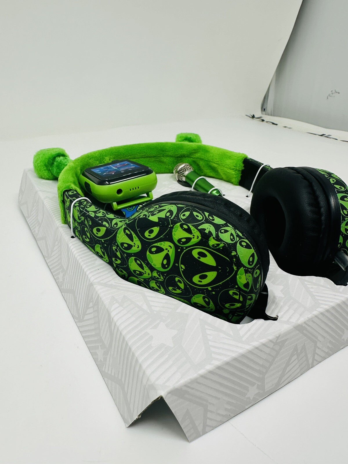 Unisex Kids Smartwatch with Mini Mic, Strap & Headphones – Green Alien( Open Box