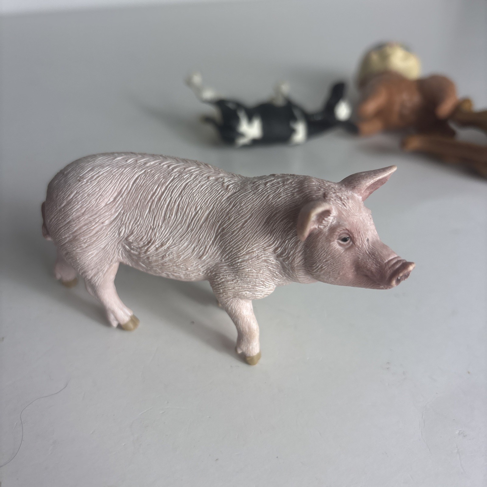 Animal Toys X 7; Schleich Cows, Schleich Pig, Unbranded Cougar, Jakks Llama