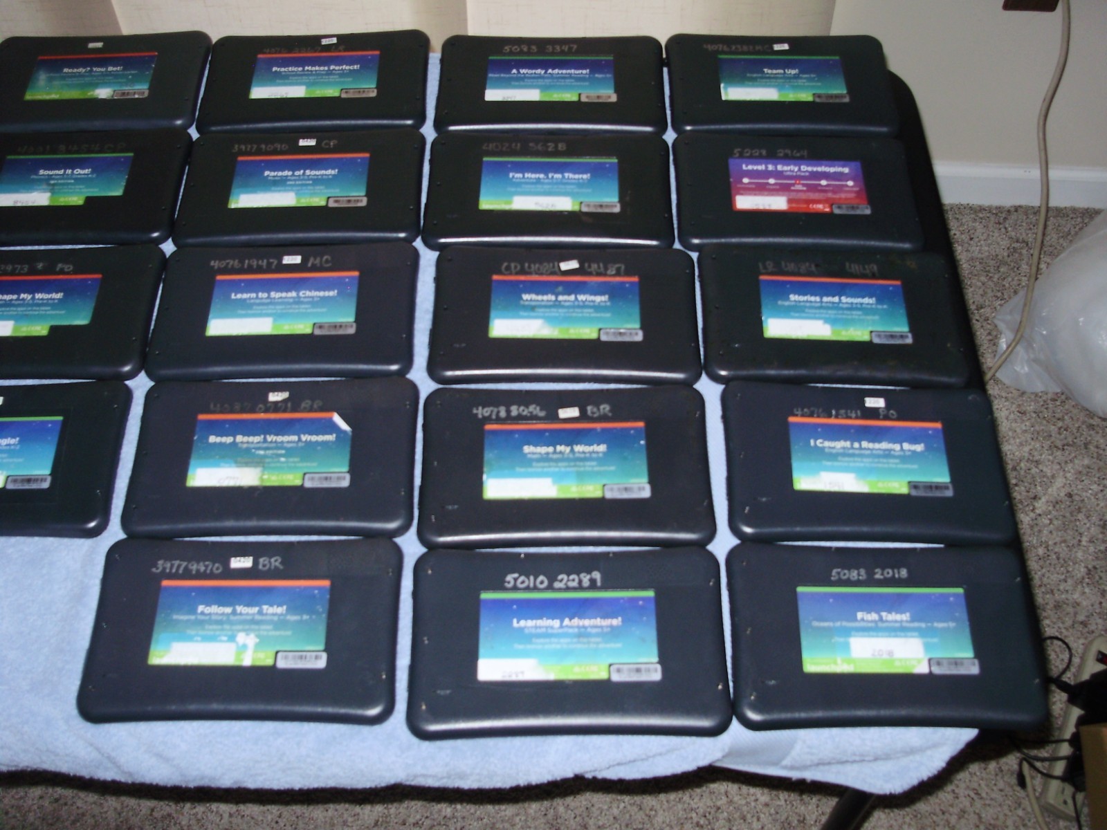 177ea- PLAYAWAY/ LaunchPad Childrens Pre Loaded Educational/Learning Tablets