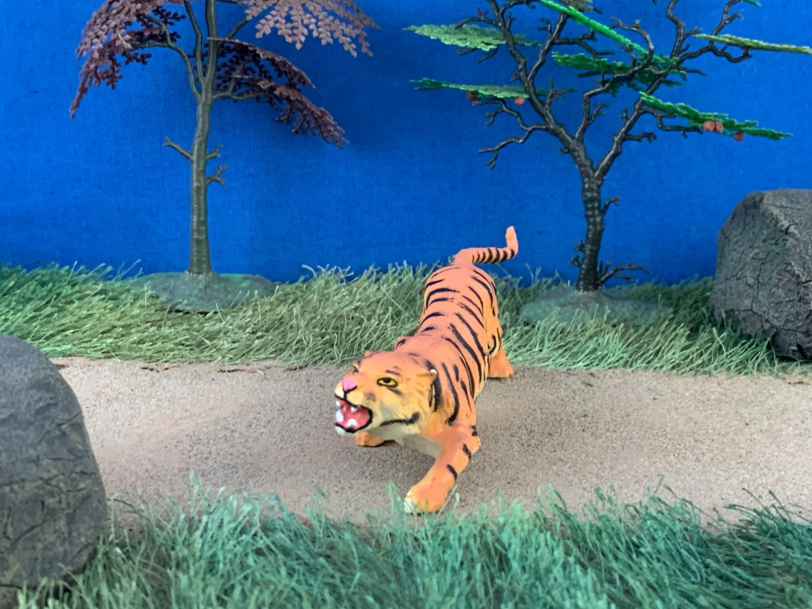 Elastolin by Preiser 5410 (47512) Tiger attacking Wild Animal Figures 1:25 scale