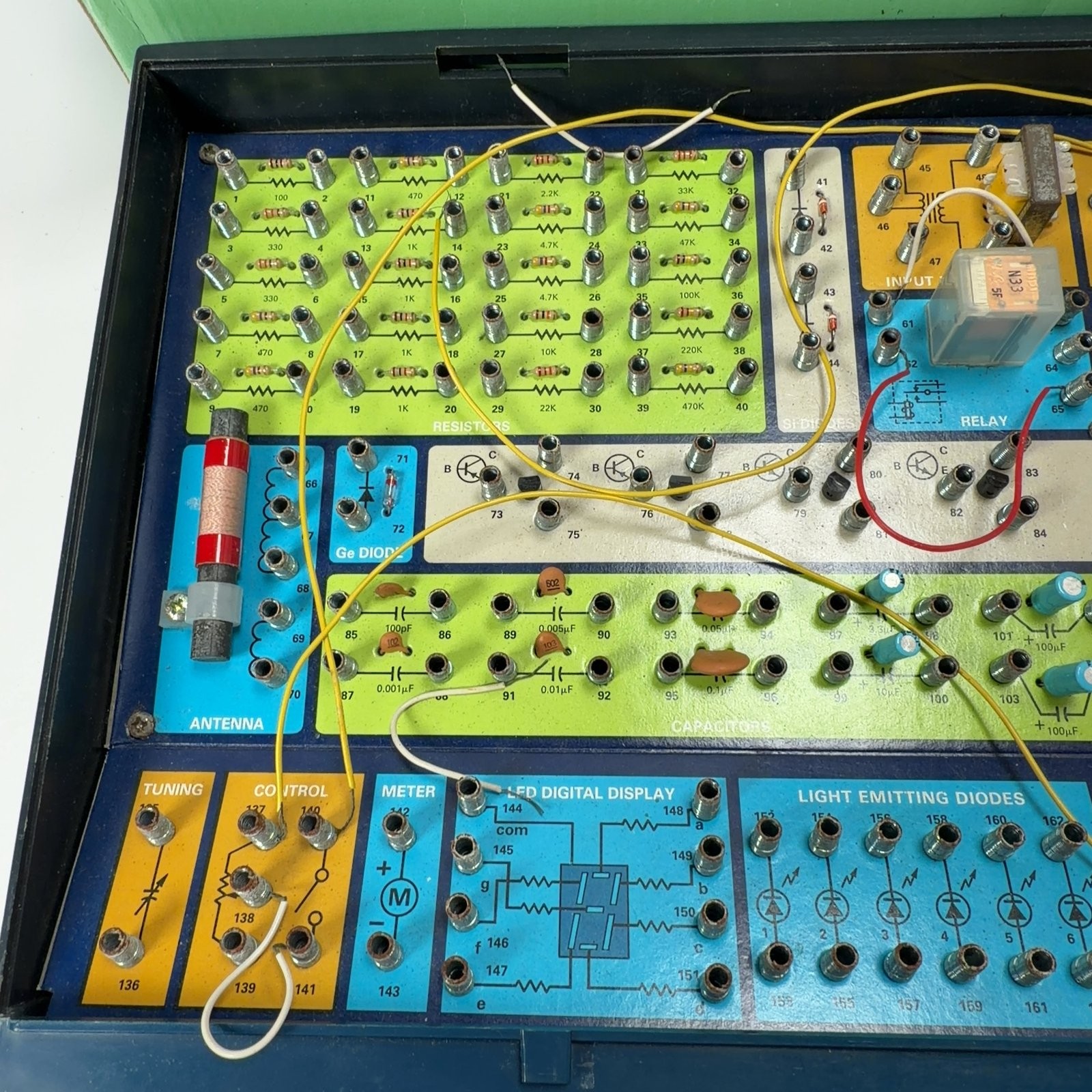 Science Fair 200 in One Electronic Project Lab Kit Vintage Educational Toy