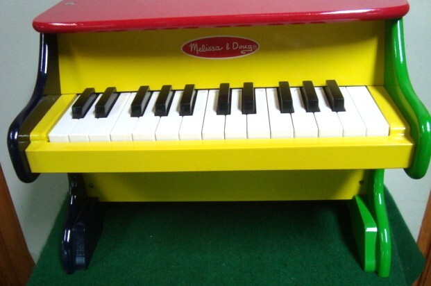 MELISSA & DOUG ~ LEARN-TO-PLAY PIANO ~Ages 3 +7