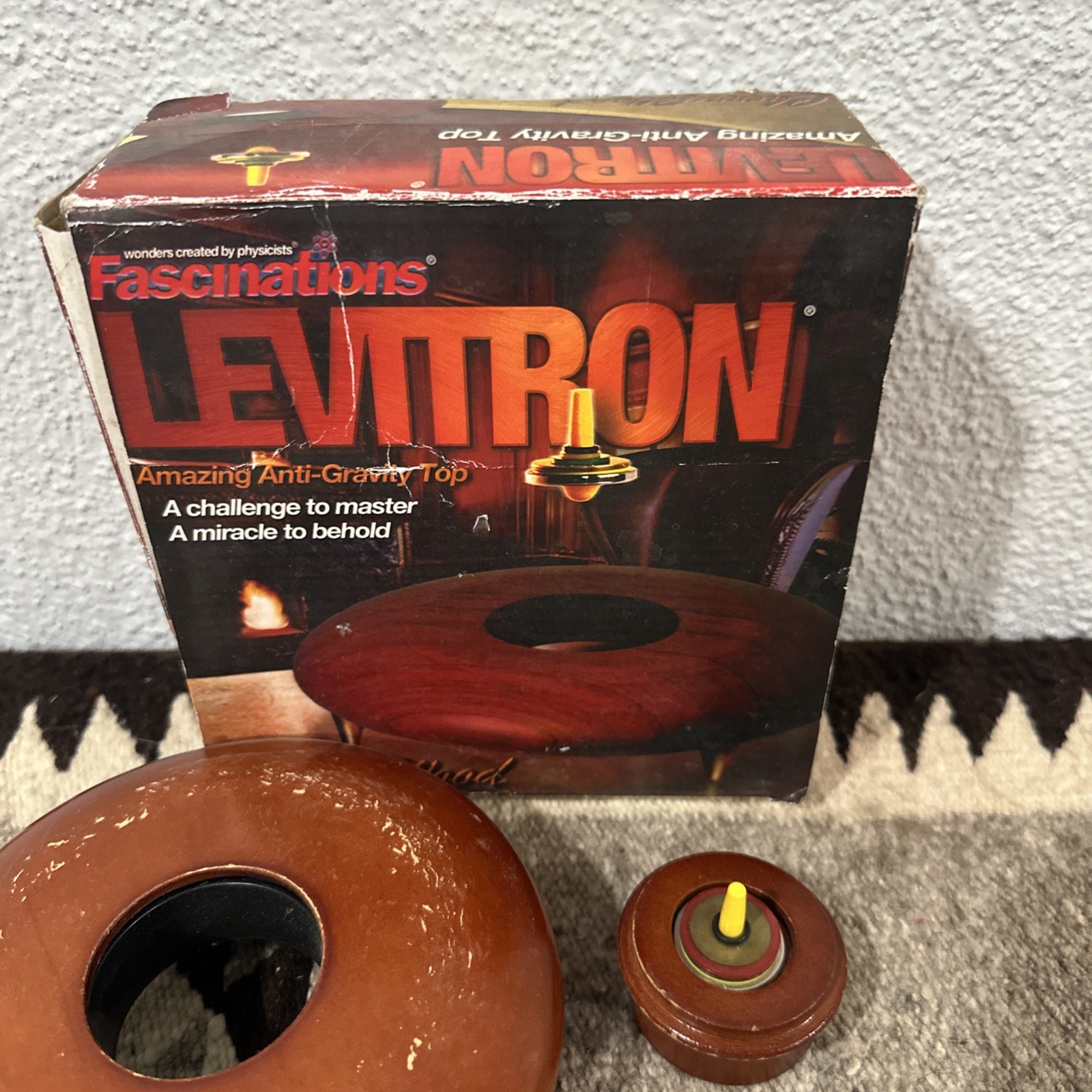 VTG The Amazing Anti-Gravity Top Levitron Cherry Wood Fascinations CIB 2003