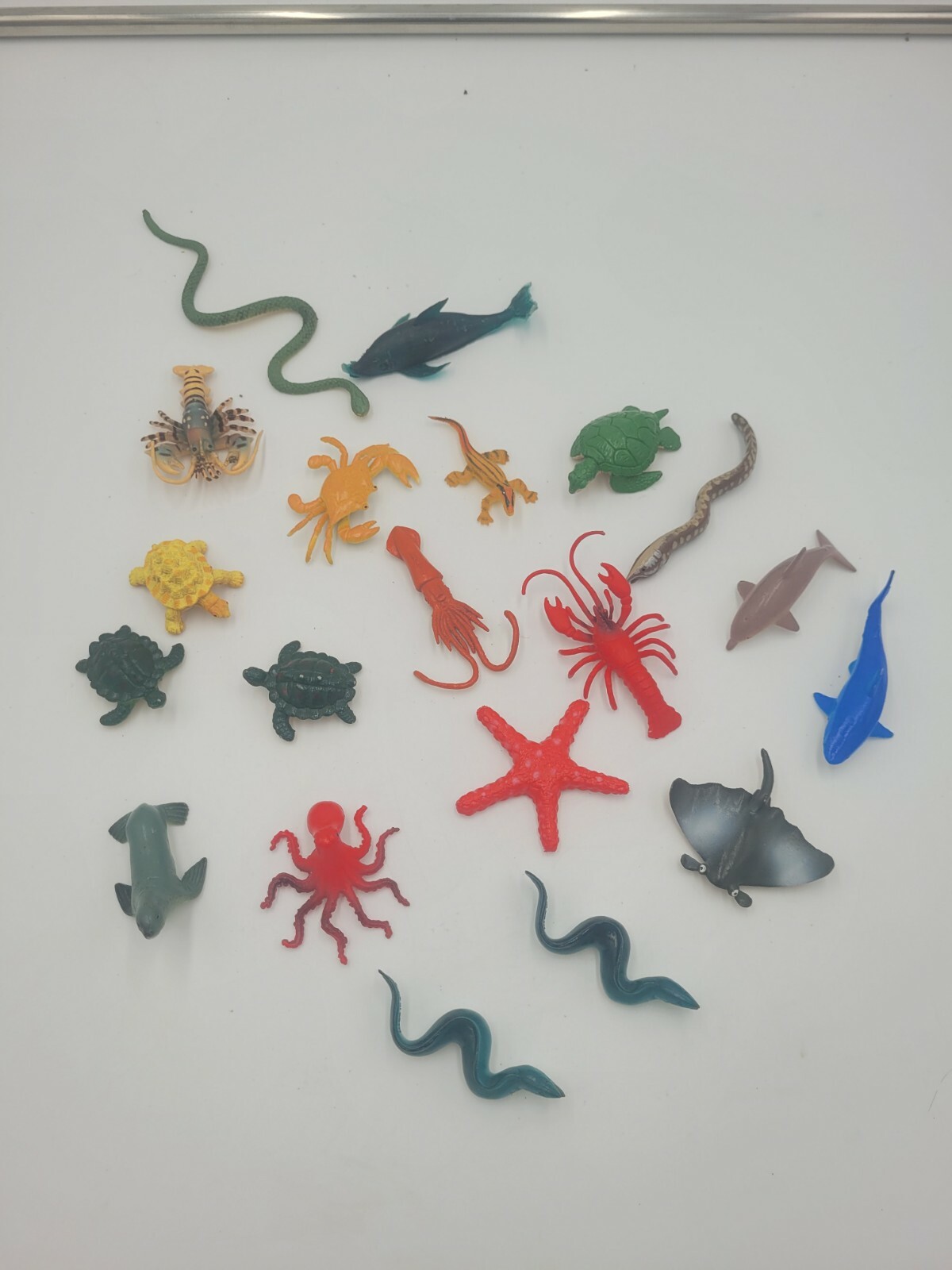 Mixed LOT of 20 Vintage to Modern Small Toy Turtles and Sea Creatures lot