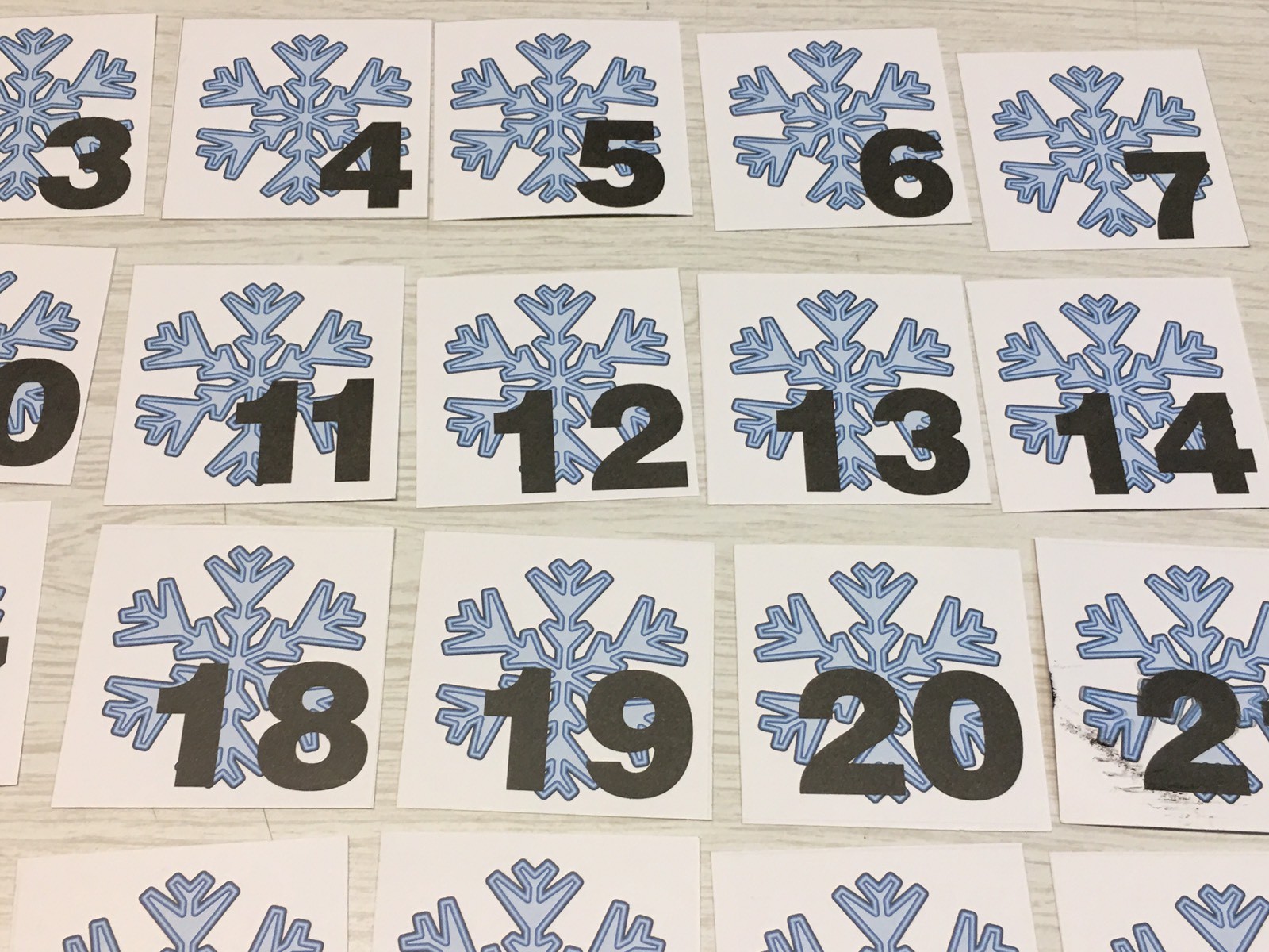 Snowflake Theme December – 31 Laminated Calendar Squares + Blank Cards