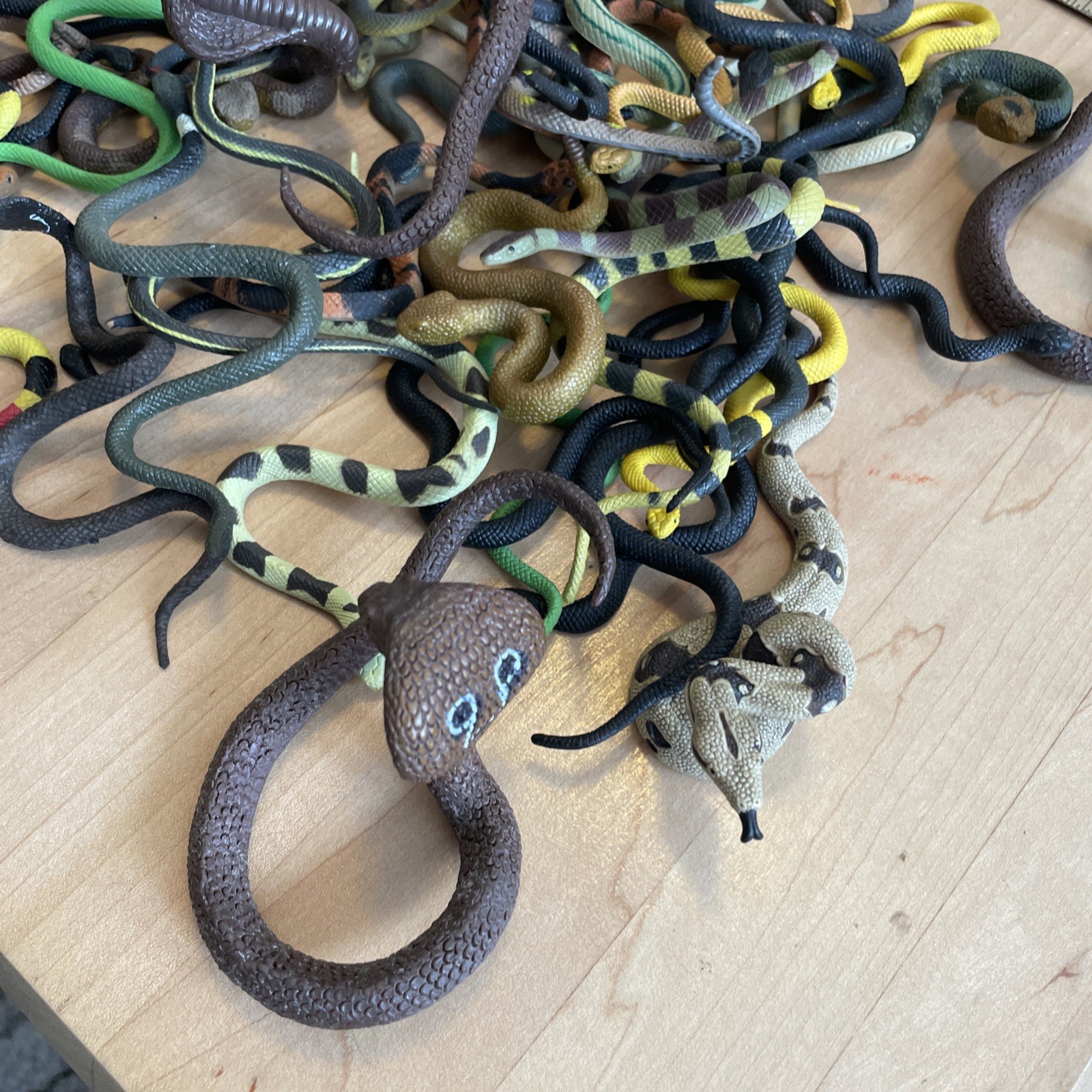 Mixed Lot of 48 Plastic Snakes-6 Lizards-1 Turtle-1 Scorpion-1 Mouse & 1 Spider