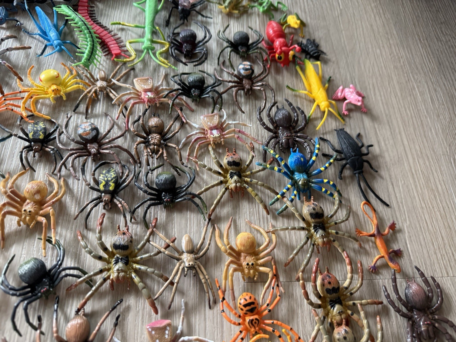 Giant Lot Of Rubber Plastic Insects Bugs Toy Figures Spider Beetle Lizards Flies
