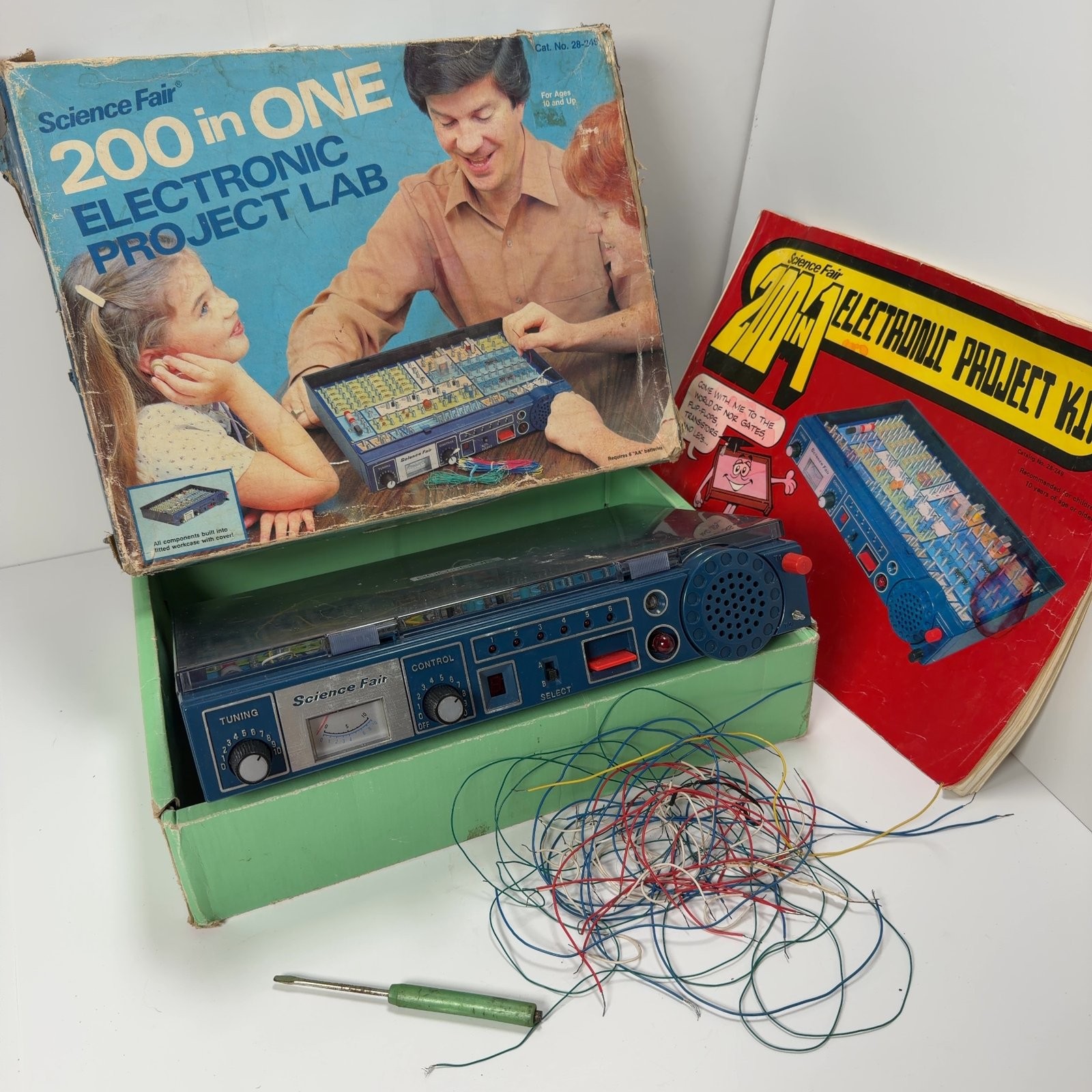 Science Fair 200 in One Electronic Project Lab Kit Vintage Educational Toy