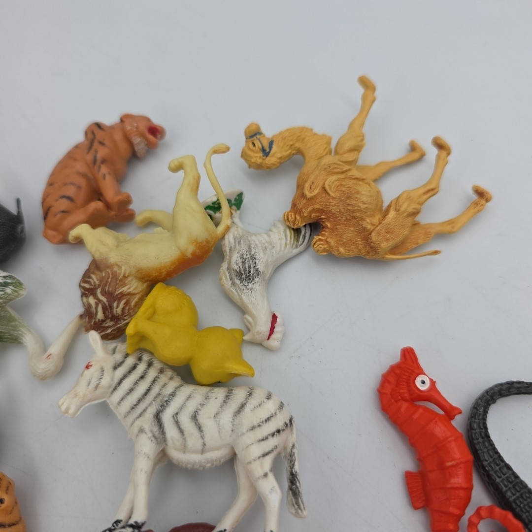 Lot of 60 Vintage Miniature Plastic animals Farm Zoo Ocean Camel Lion Pig