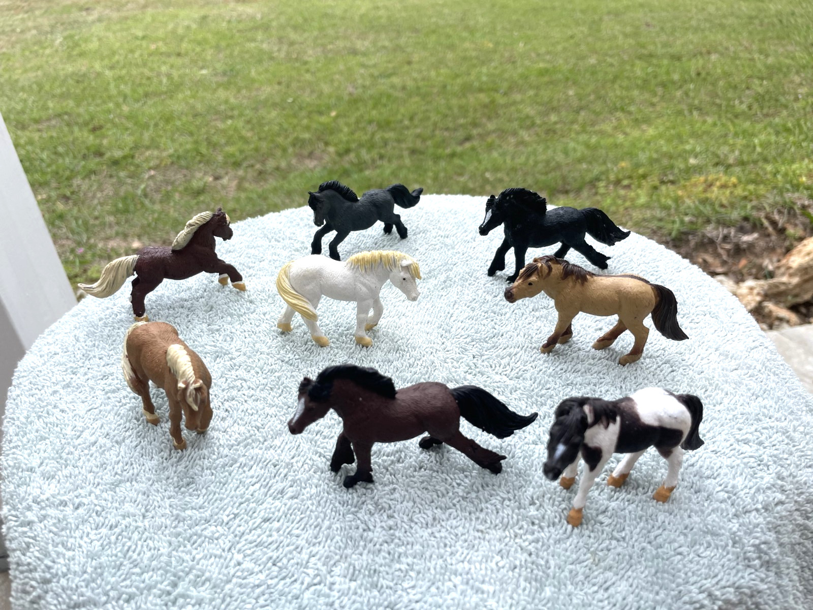 SET OF 8 MINIATURE TOY PONIES by Safari Ltd; New in pkg; horse/pony/ FREE SHIP