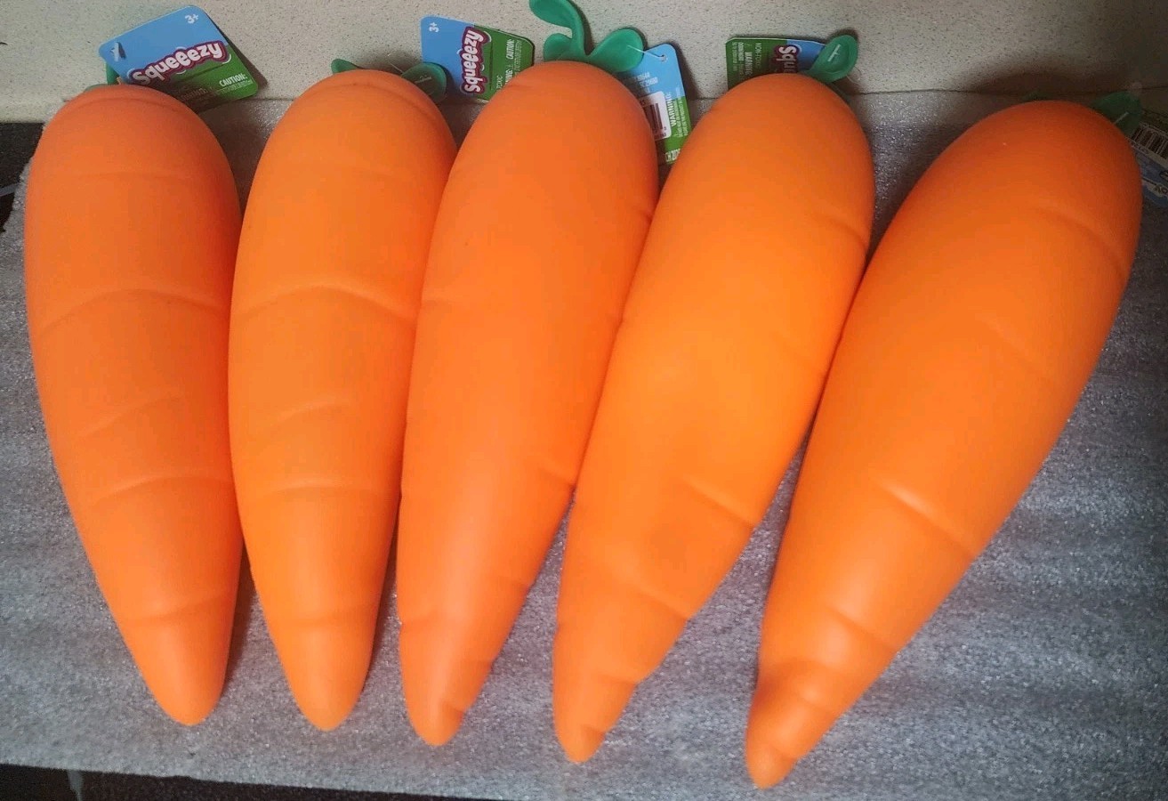 🥕 Toymendous Jumbo Squeezy Carrot Orange Squishy Toy Stress Relief Sensory