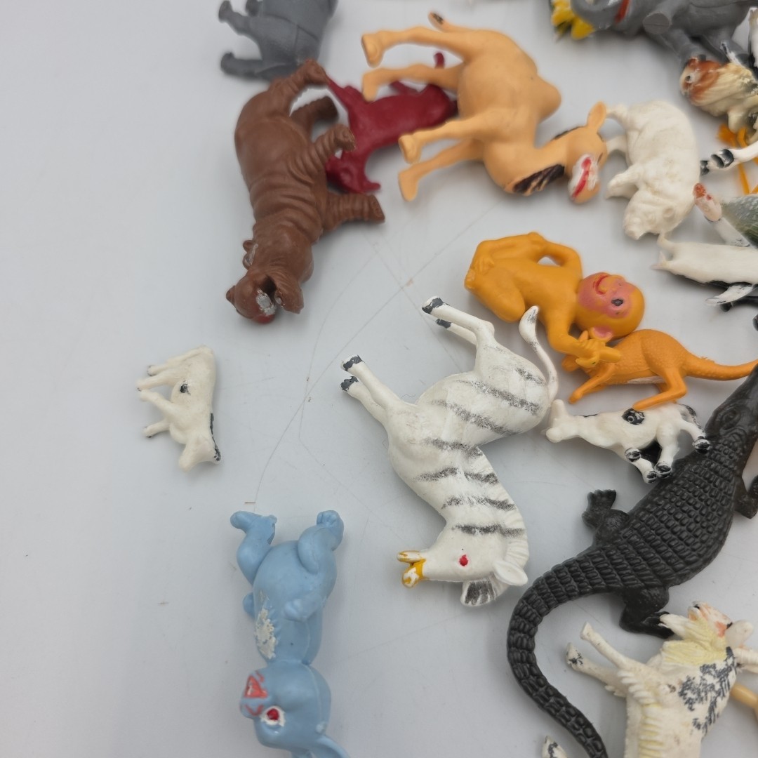 Lot of 60 Vintage Miniature Plastic animals Farm Zoo Ocean Camel Lion Pig