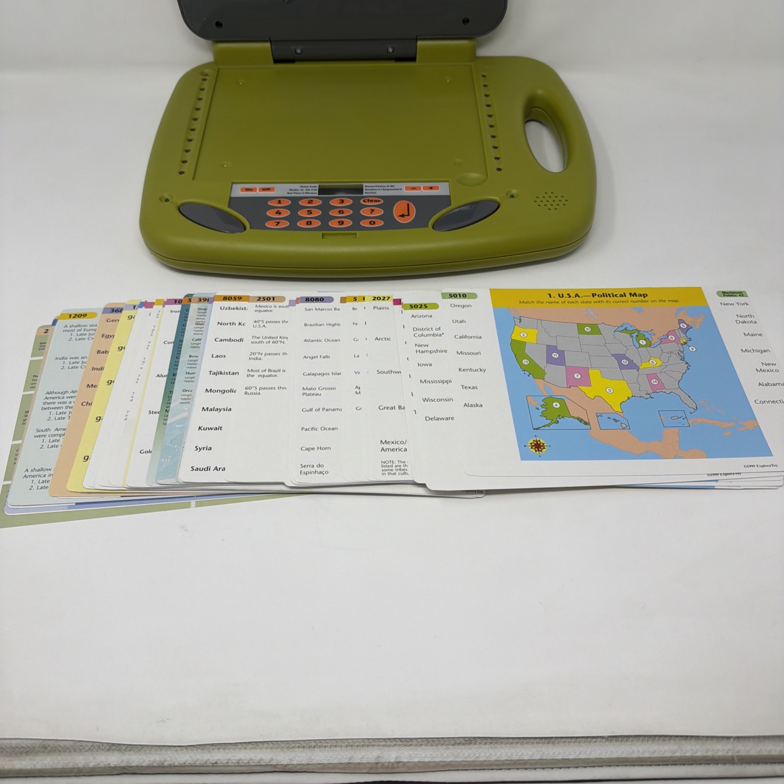 GeoSafari Laptop Educational System, 124 activities; 62 dbl sided cards, EI-8540