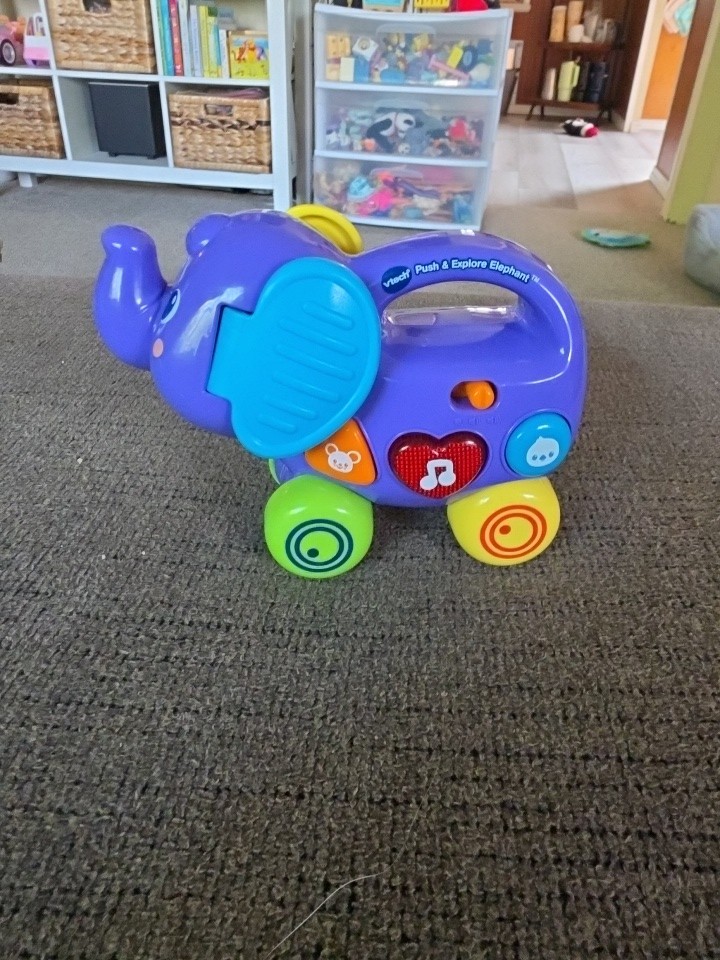 Vtech Push And Explore Elephant 6″ musical education purple lights up/sound!
